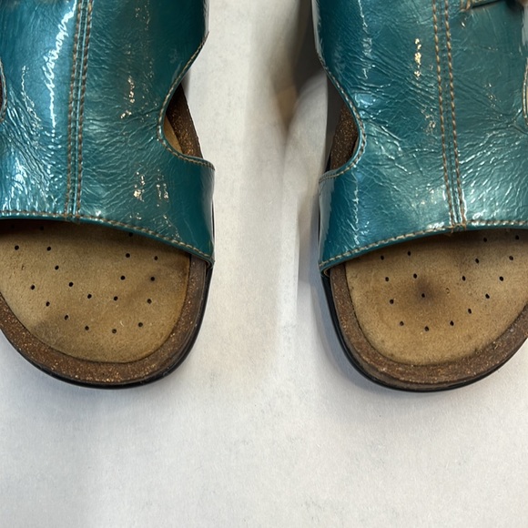 SOFTSPOTS Women's •Caileen• Slide Sandal - Green Patent  7W - Picture 3 of 7